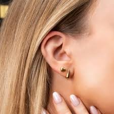 Teardrop Earrings That Make Every Outfit Feel a Bit Fancier 1 teardrop earrings